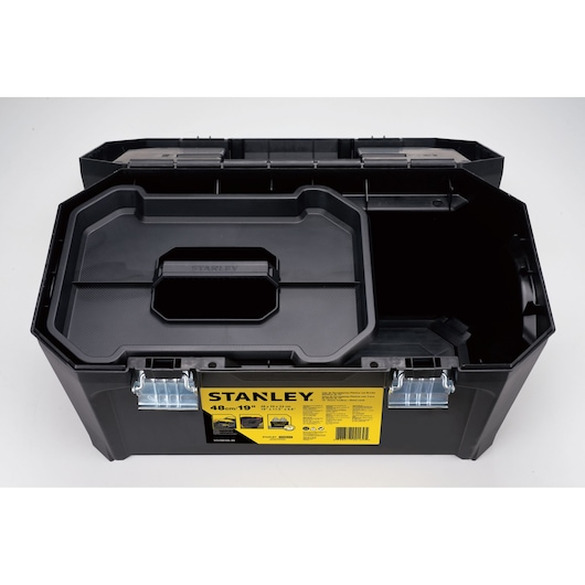 Caja Plástica con Broche Metálico Essential™ 19"
